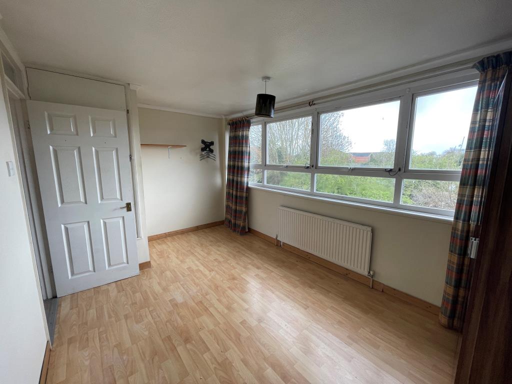 Lot: 43 - THREE-BEDROOM TERRACE HOUSE - Bedroom with long window